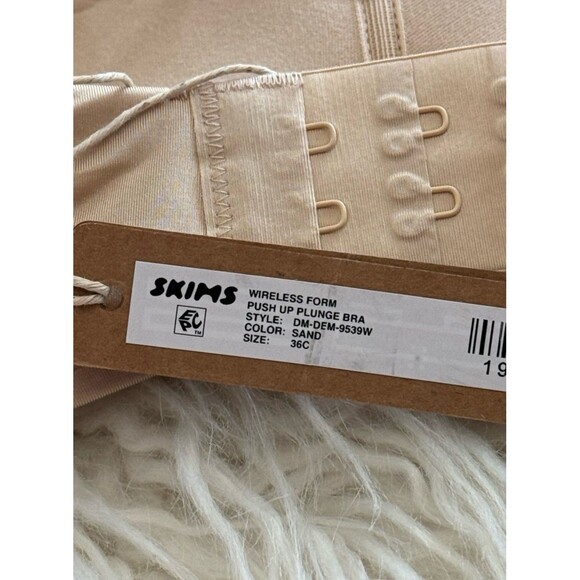Skims Wireless Form Pushup Plunge Bra Sand Size 36C - Picture 7 of 7